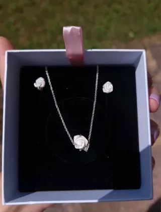 Conjunto Pandora Collar y Pendientes Rosa Blanca