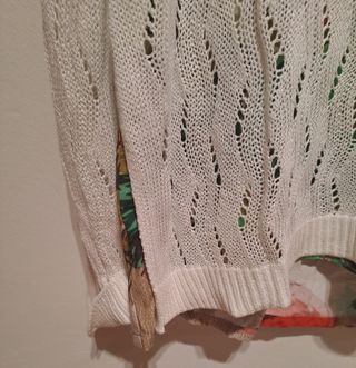 Jersey Desigual blanco con forro estampado.