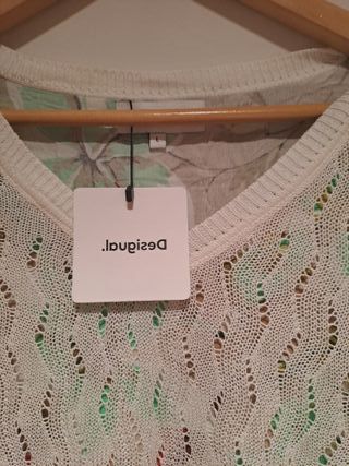 Jersey Desigual blanco con forro estampado.