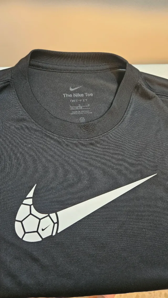 Camiseta Nike niño negra