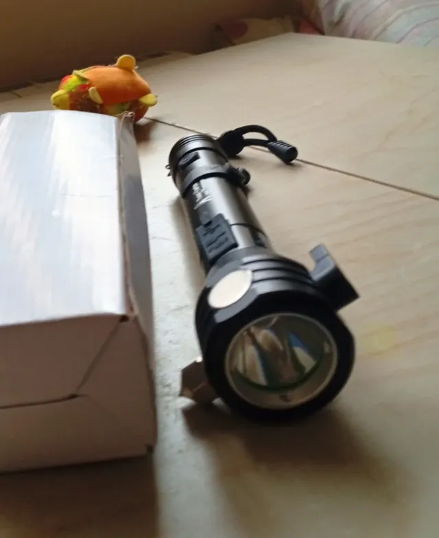 Linterna Táctica Multifunción Negra