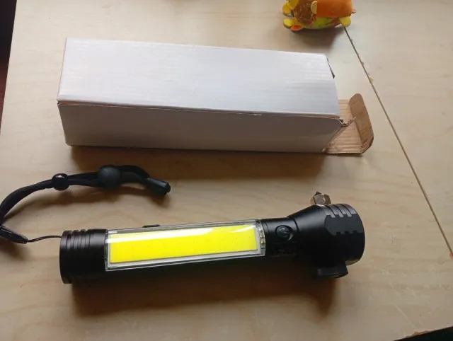 Linterna Táctica Multifunción Negra