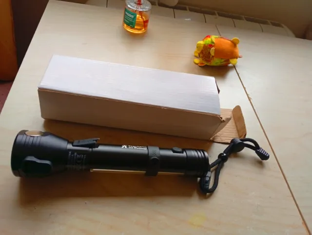 Linterna Táctica Multifunción Negra