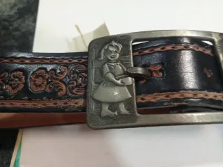 Cintura in pelle per bambini con incisione