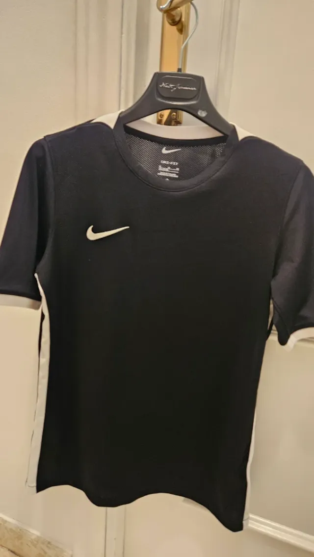Camiseta niño Nike negra y blanca