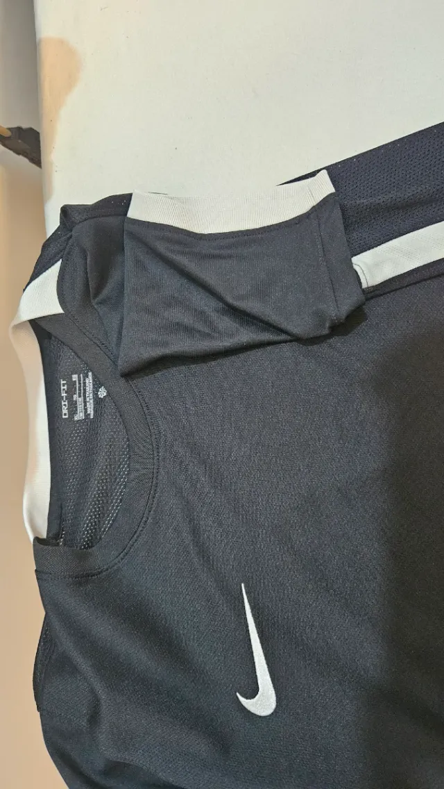 Camiseta niño Nike negra y blanca