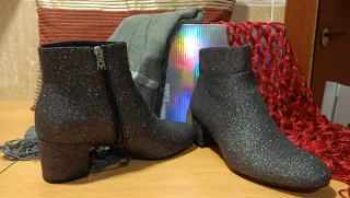 Botines grises con brillo