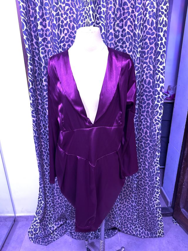 Vestido satén morado