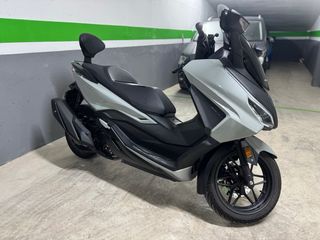 Honda Forza 350cc 8.500km con garantía oficial.