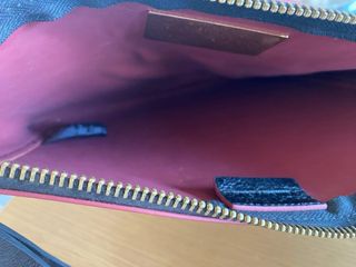 Bolso sobre  Bimba y Lola Negro Brillo