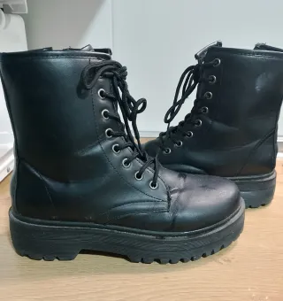 Botines negros con cordones Y cremallera lateral