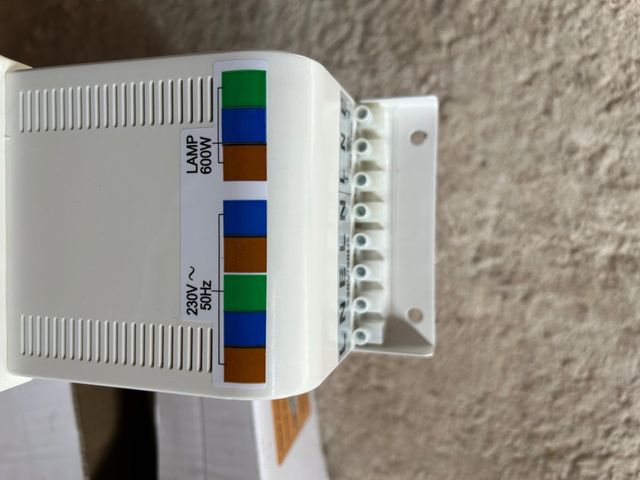 Balastro 600W Nuevo, tengo 8. Precio 10€/Unidad