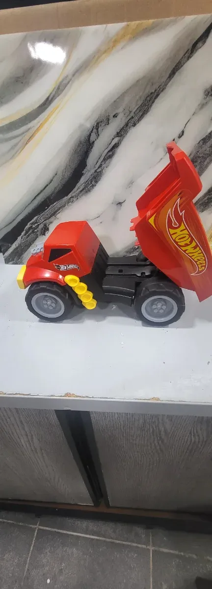 Camión Volquete Hot Wheels Rojo