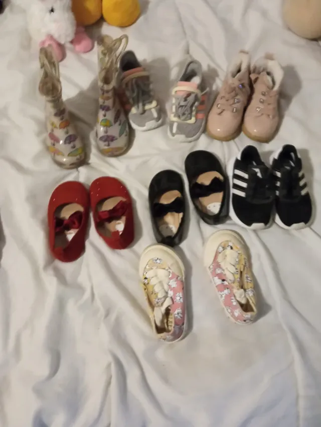 Botas de água e tênis para bebê