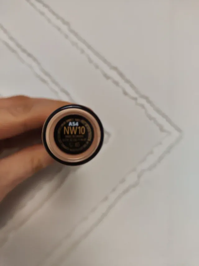 Corrector MAC Studio Radiance