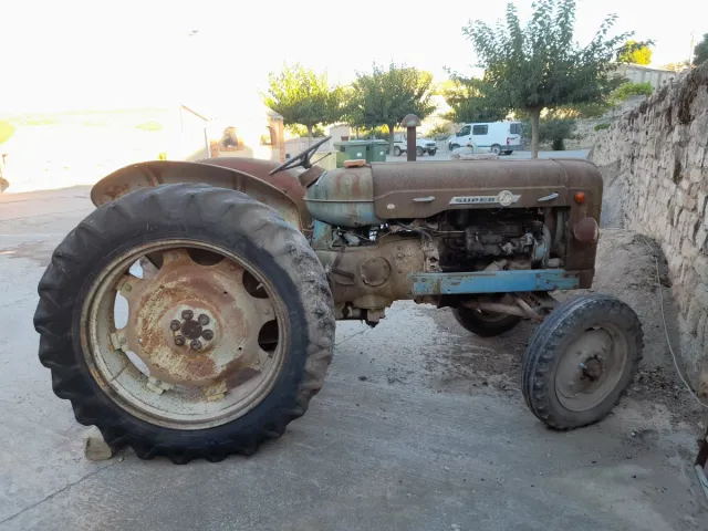 Tractor Ebro Super 55 para despiece