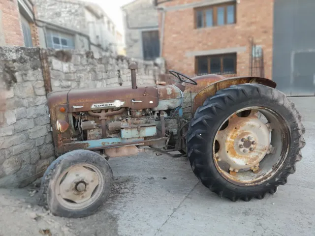 Tractor Ebro Super 55 para despiece