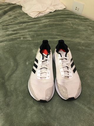 Zapatillas Adidas Blancas y Negras