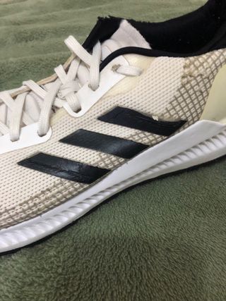 Zapatillas Adidas Blancas y Negras