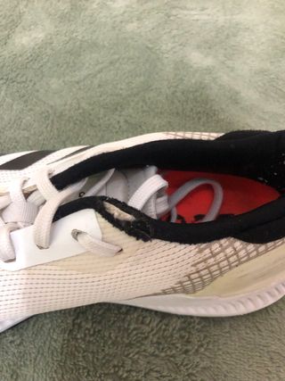 Zapatillas Adidas Blancas y Negras