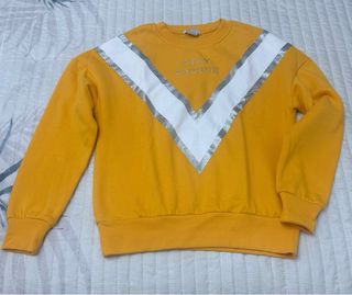 Sudadera AMISU amarilla con texto