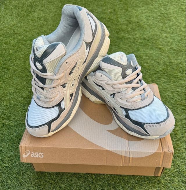 Asics GEL NYC Beige y Gris