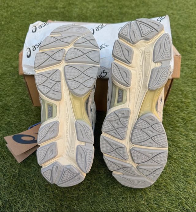 Asics GEL NYC Beige y Gris