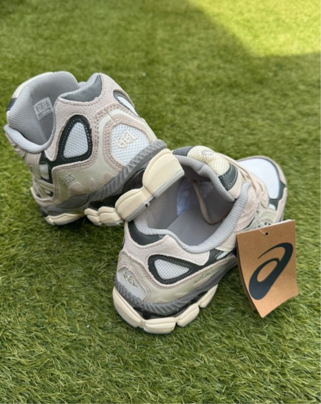 Asics GEL NYC Beige y Gris