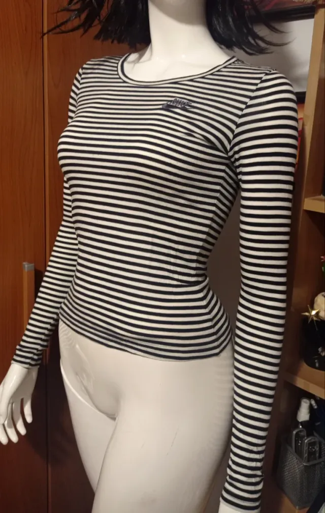 Maglia Nike donna a righe bianche e nere