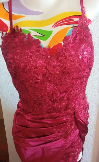 Espectacular vestido para ocasiones especiales