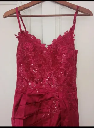 Espectacular vestido para ocasiones especiales