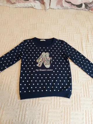 Sudadera azul con lunares blancos