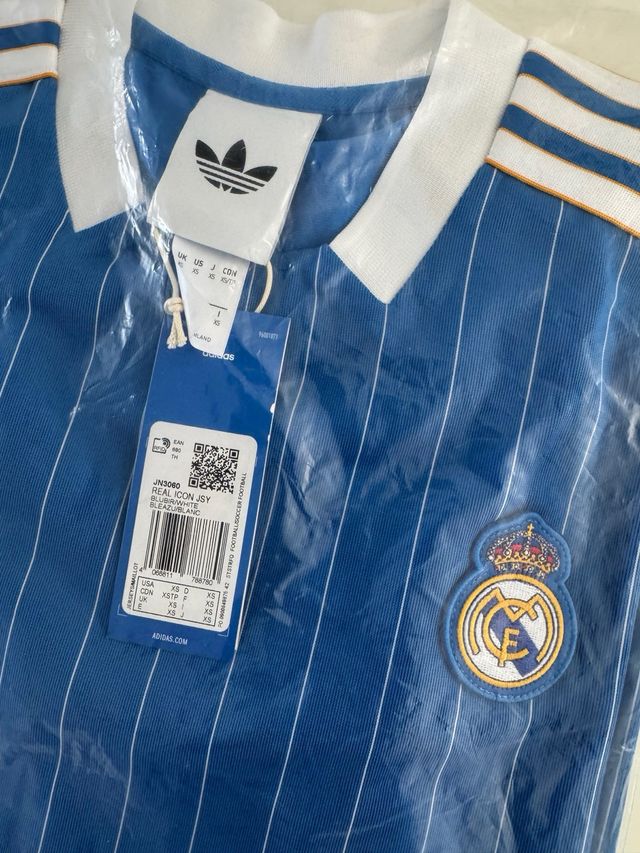 Camiseta Real Madrid Terrace Icons Talla XS .NUEVA