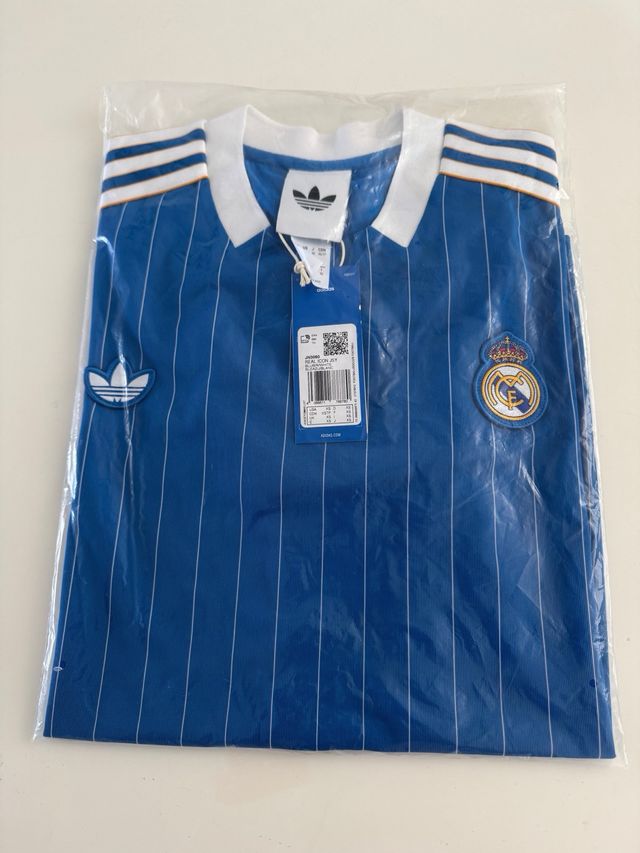 Camiseta Real Madrid Terrace Icons Talla XS .NUEVA