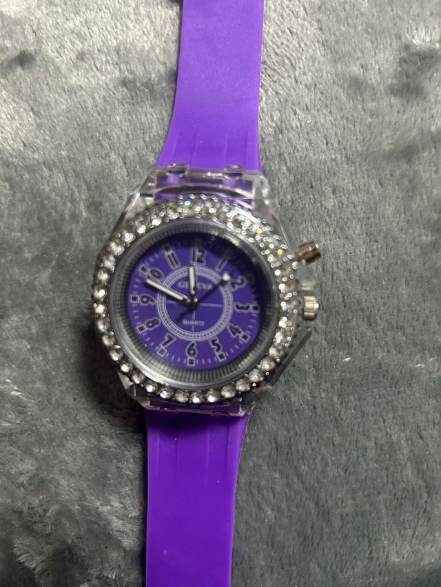 Reloj Genera con luces LED