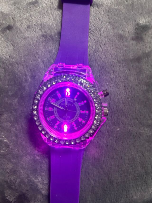 Reloj Genera con luces LED