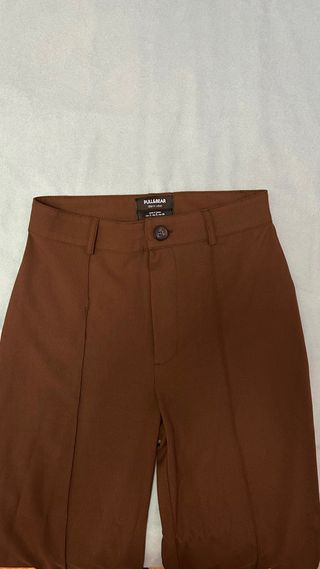 Pantalón de traje Pull&Bear marrón