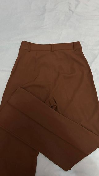 Pantalón de traje Pull&Bear marrón