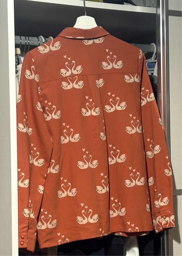 Camisa Paulaloves Estampado Cisnes y Corazones