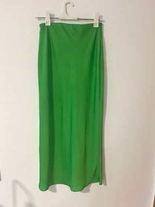 Falda verde satinada Mango talla XS