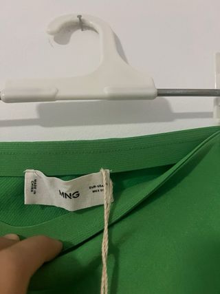 Falda verde satinada Mango talla XS