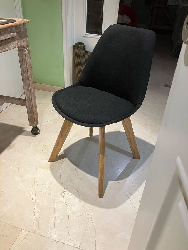 Silla escandinava MAISONS DU MONDE negra
