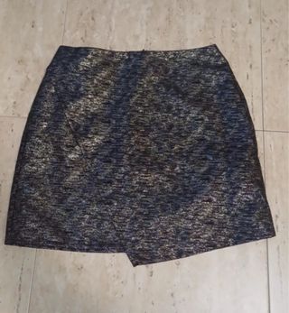 Falda metalizada negra y plateada