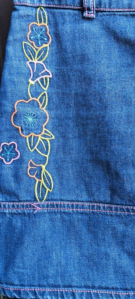 Falda vaquera mini Bershka flores bordadas- T "XS"