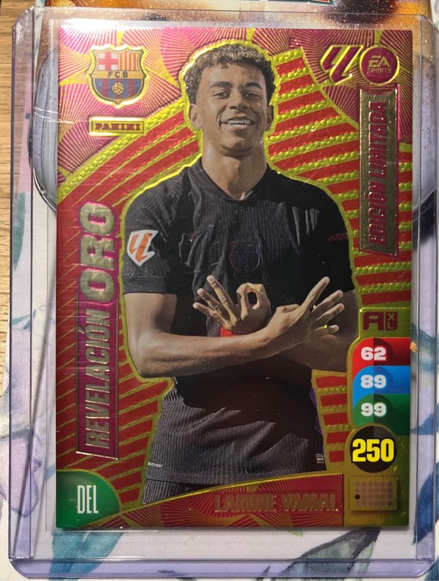 Carta Lamine Yamal Revelación Oro Panini