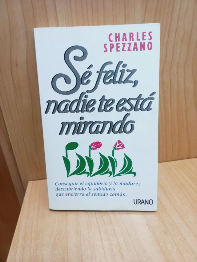 Se Feliz, Nadie Te Esta Mirando