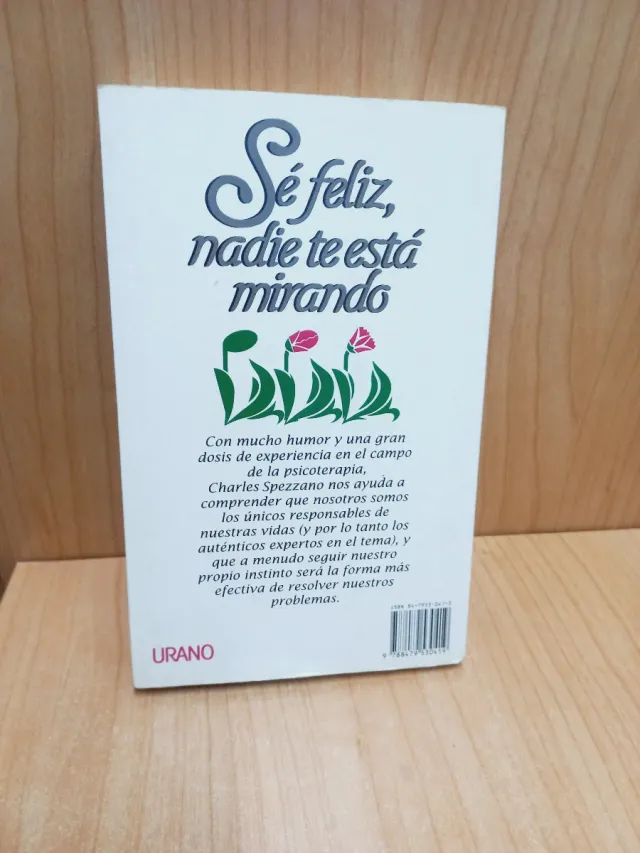 Se Feliz, Nadie Te Esta Mirando