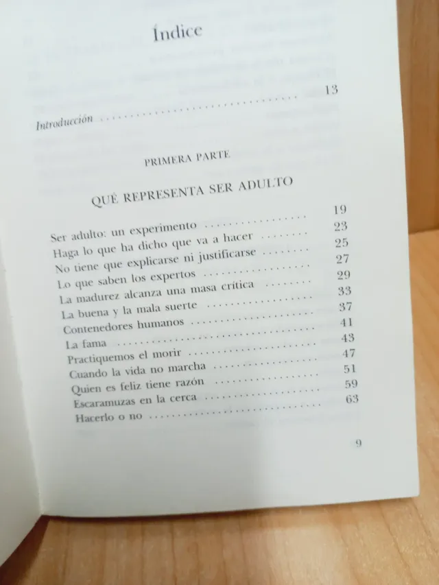 Se Feliz, Nadie Te Esta Mirando