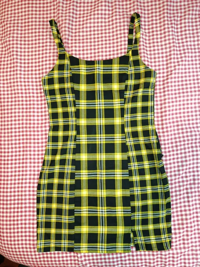 Vestido de cuadros amarillo y negro