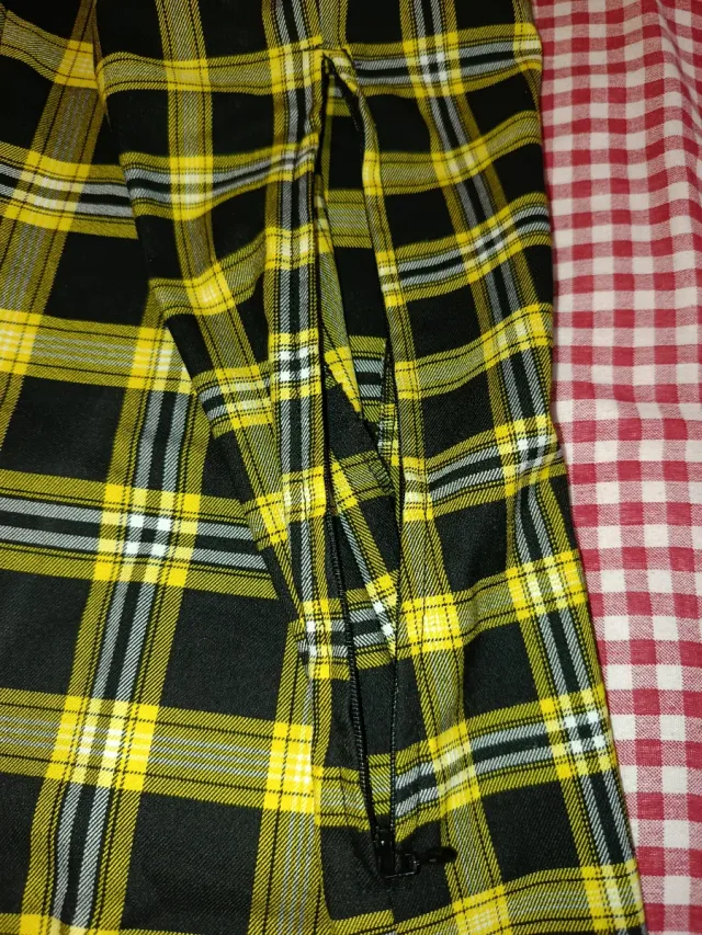 Vestido de cuadros amarillo y negro